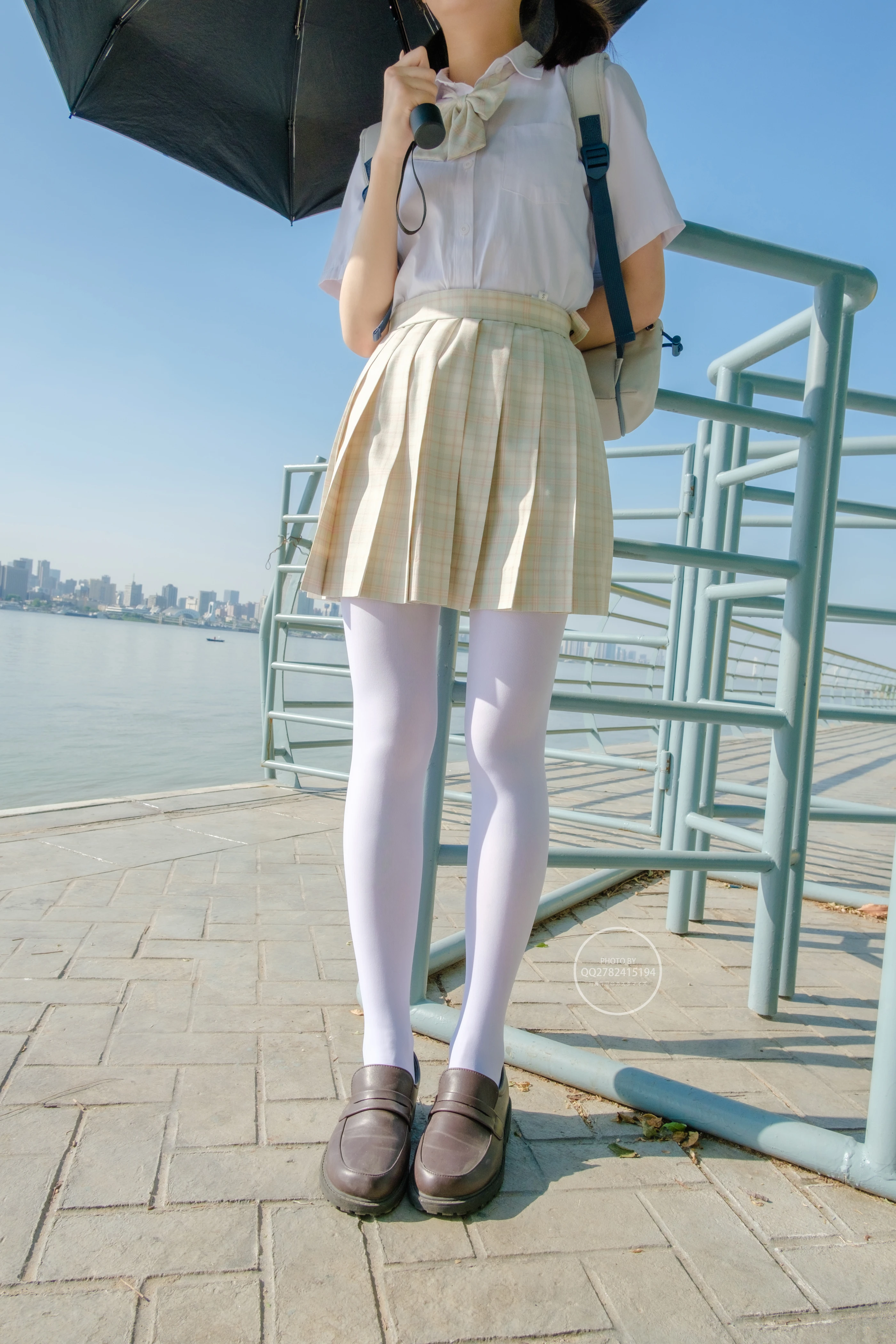 森萝财团 有料 NO.040 海边JK制服白丝 [95P]插图